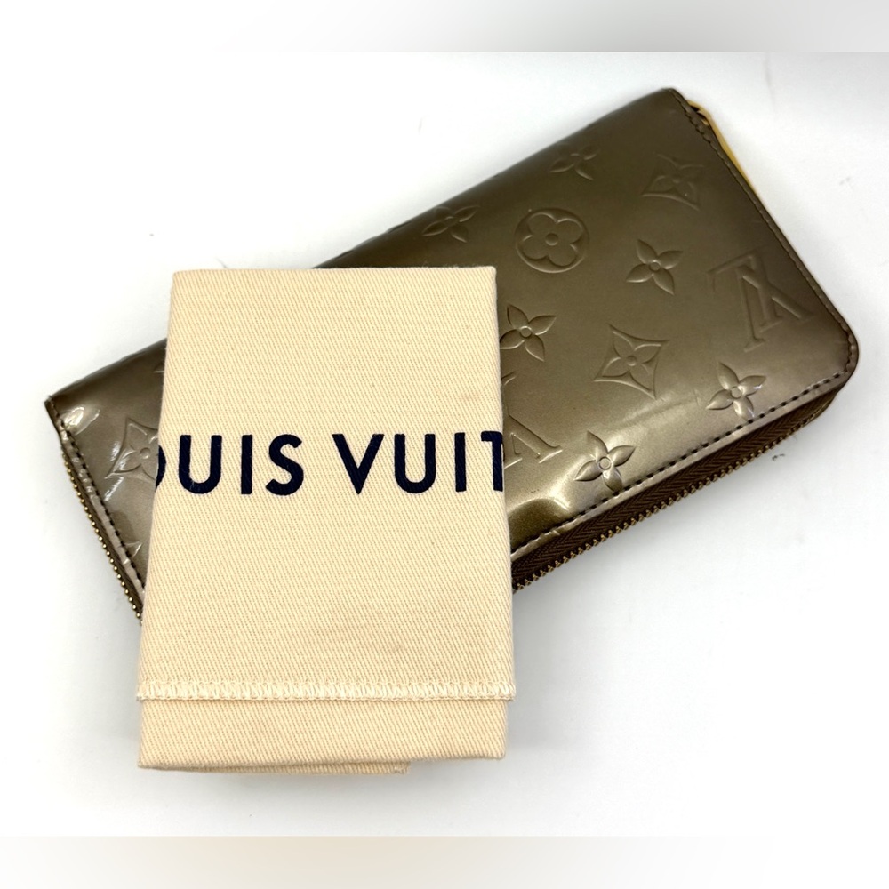 Authentic Louis Vuitton Monogram Vernis Zippy Wallet M68642